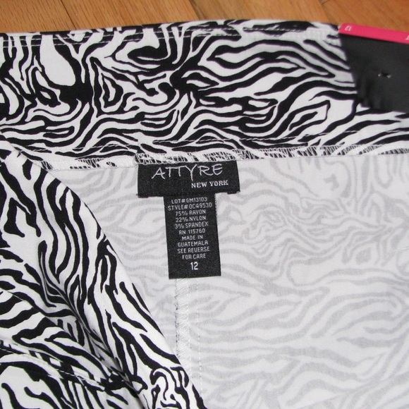 ATTYRE MISSES SKORT NWT
SIZE 12 - Picture 2 of 5